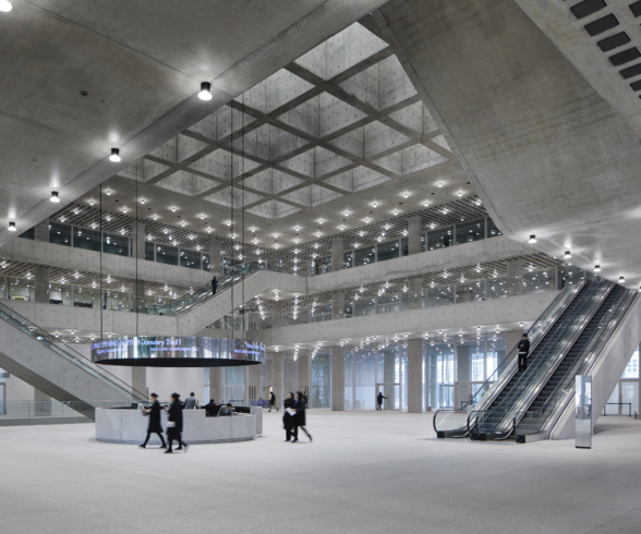 Holistisk design och hållbara material är karaktäristiska för den enorma huvudbyggnaden för det koreanska kosmetikaföretaget.